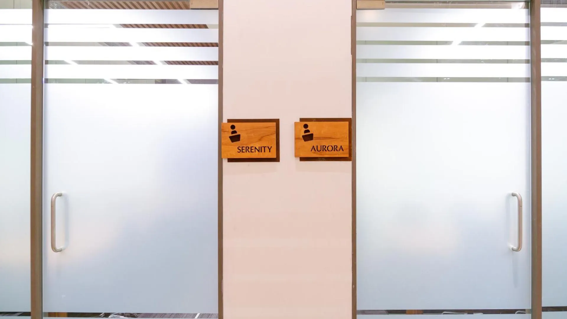 ****  0484 Aero Lounge-Terminal 2 Cochin Airport Hotel Nedumbassery India